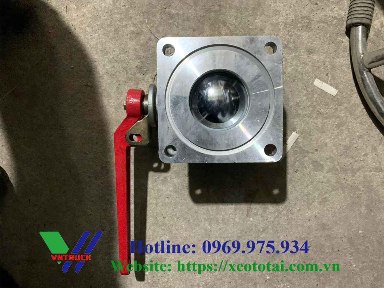 Van 2 Ngả Xe Phun Nước Rửa Đường