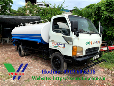 Xe Tưới Nước Cũ 9 Khối Hun Đai